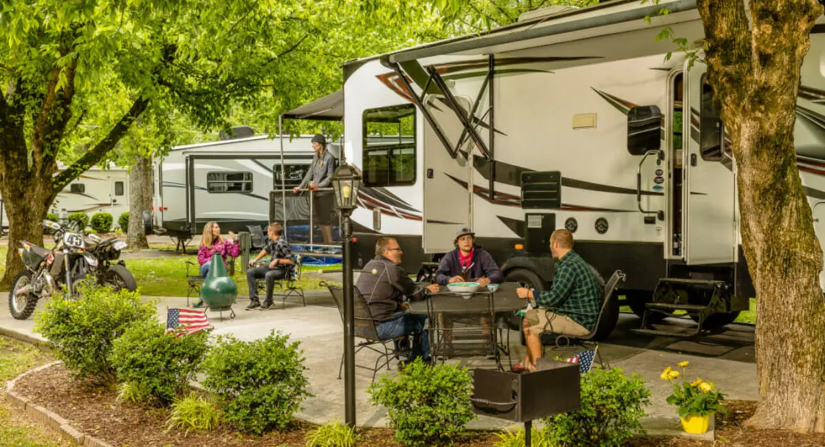 Full time RV living! Advantages and Disadvantages.